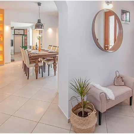 Ferienhaus Gorgeous In With Private Swimming Pool, Be Inside Or Outside *