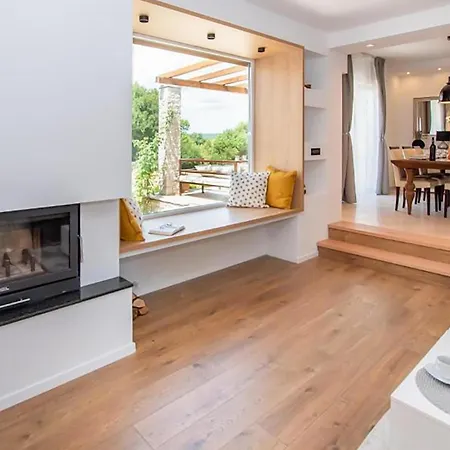 Gorgeous In With Private Swimming Pool, Be Inside Or Outside Vikendica